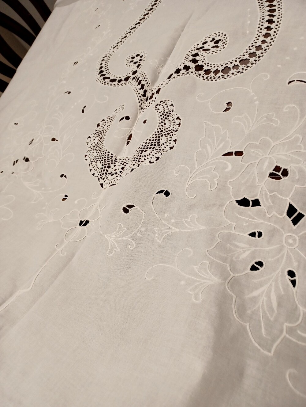 Linen Table Cloth - Picture 2 of 4